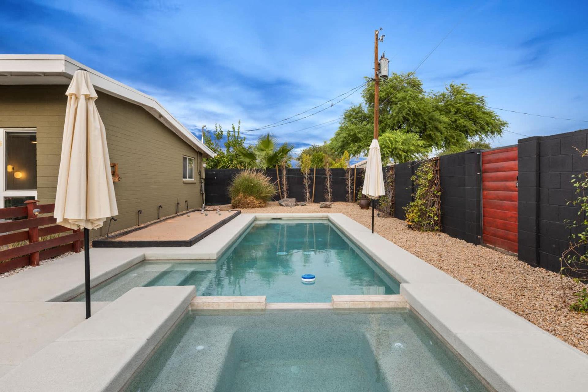 Casa de férias Mid-century Marvel - Poolside Patio With & Bocce Scottsdale