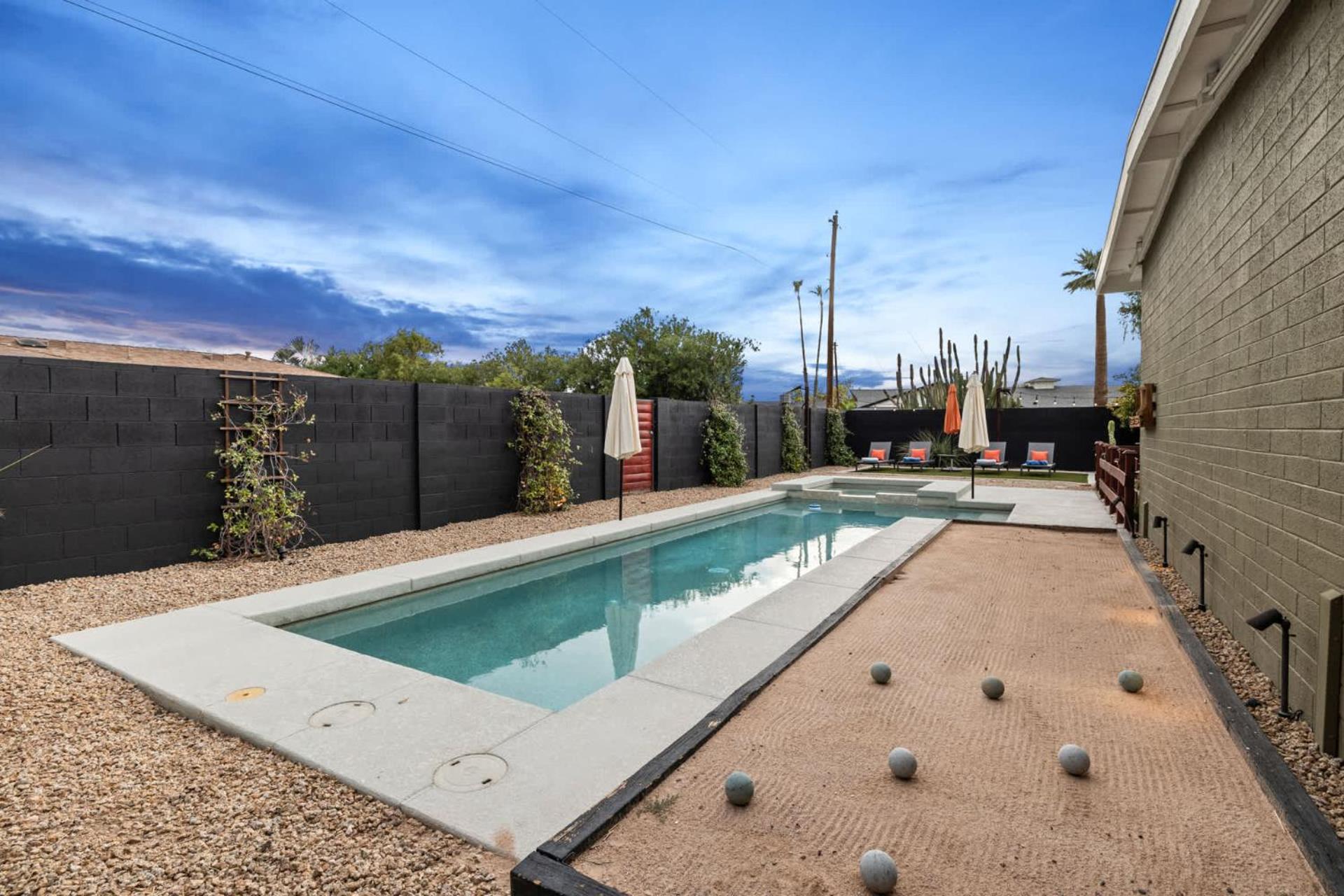 Mid-century Marvel - Poolside Patio With & Bocce Casa de férias