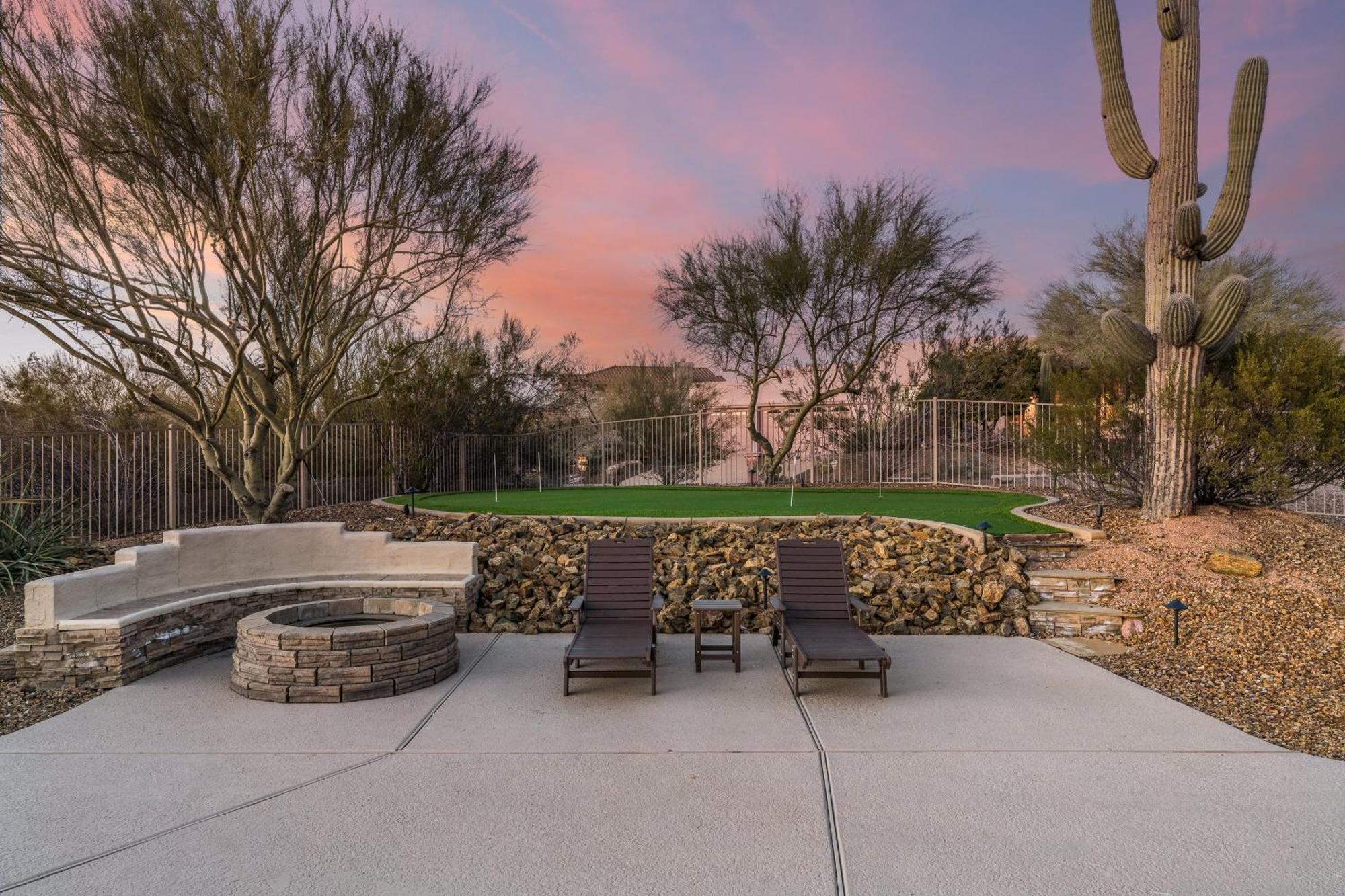 Pinnacle Perfection By Porter Heated Pool W Outdoor Putting Holiday home Scottsdale