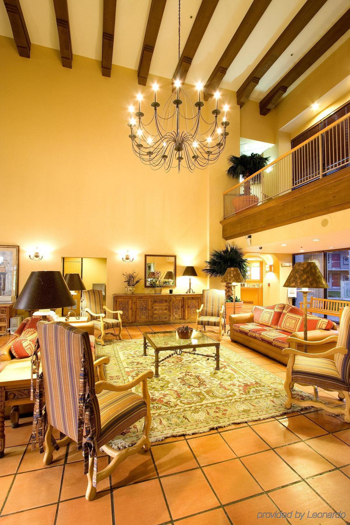 Western Thunderbird Hotel 3*