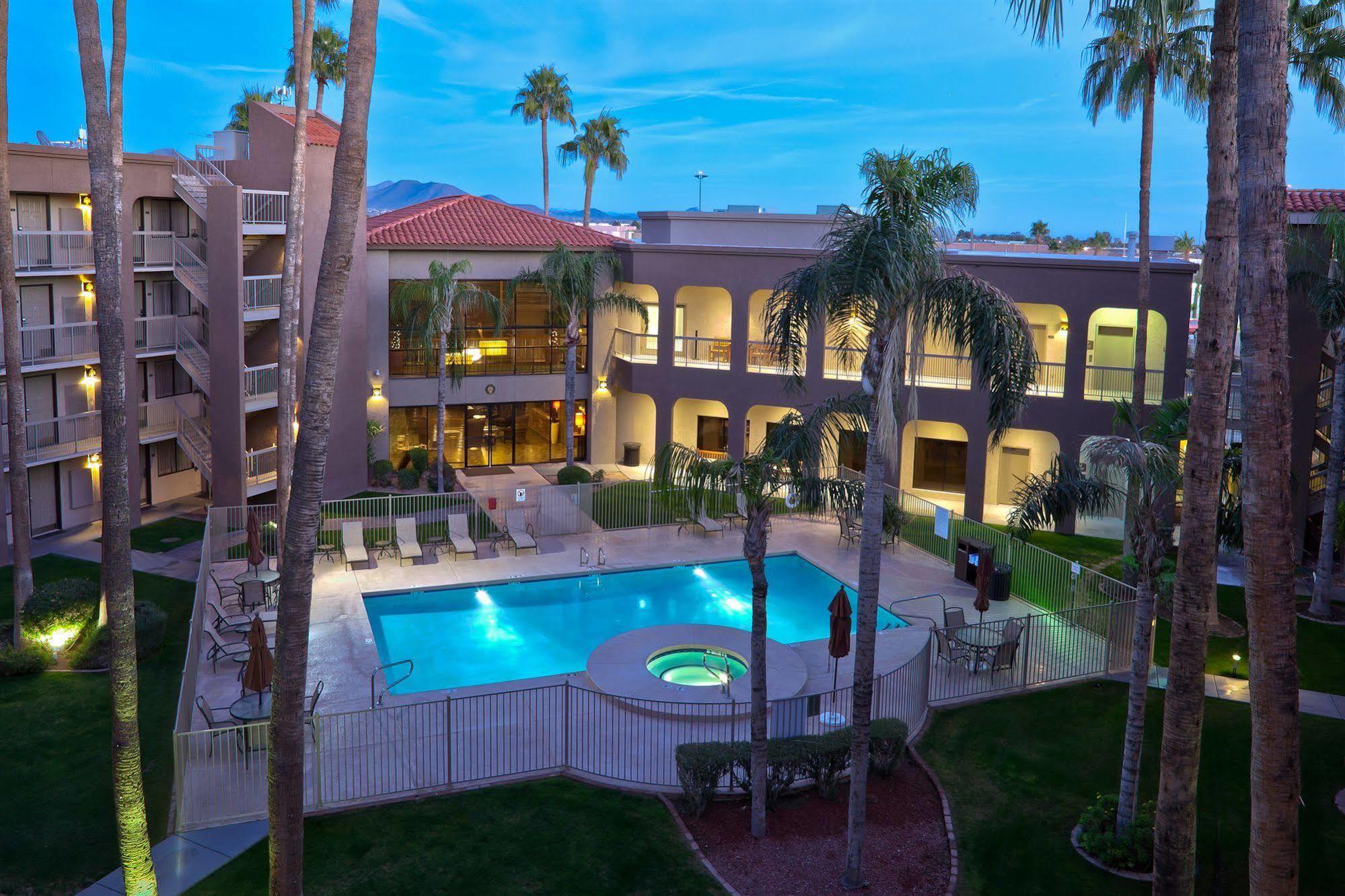 Western Thunderbird Hotel