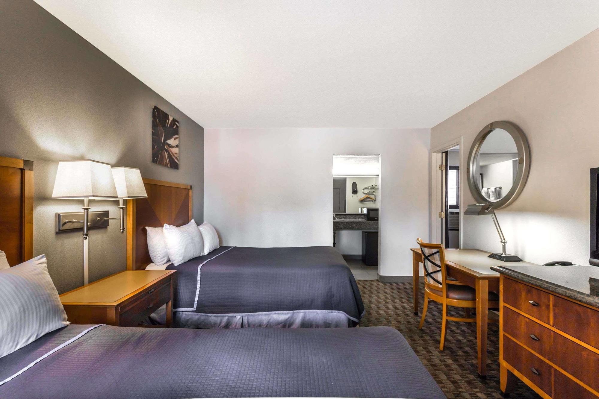 Howard Johnson By Wyndham Old Town Hotel Scottsdale