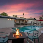 Girls Getaway Haven Outdoor Bar W Pool & Hot Tub