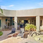 The Debonair Derby By Paseohomesaz With Heated Pool