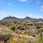 The Debonair Derby By Paseohomesaz With Heated Pool