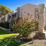 Old Town Condo With 2 King Size Suites