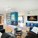 Modern 3Bd W Pool And Patio