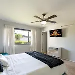 Modern 3Bd W Pool And Patio