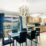 Modern 3Bd W Pool And Patio