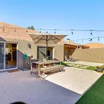 Modern Scottsdale Townhome With Heated Pool Access