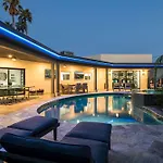 75Th Place Home - Luxe Pool Spa Walk To Old Town