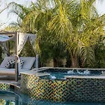 75Th Place Home - Luxe Pool Spa Walk To Old Town
