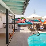Pink Palms - Bachelorette Dream Pool Spa Bbq