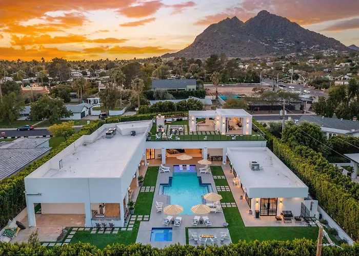 Old Town Scottsdale Luxury Villa - Heated Pool, Spa, Rooftop Deck, Sauna, Speakeasy