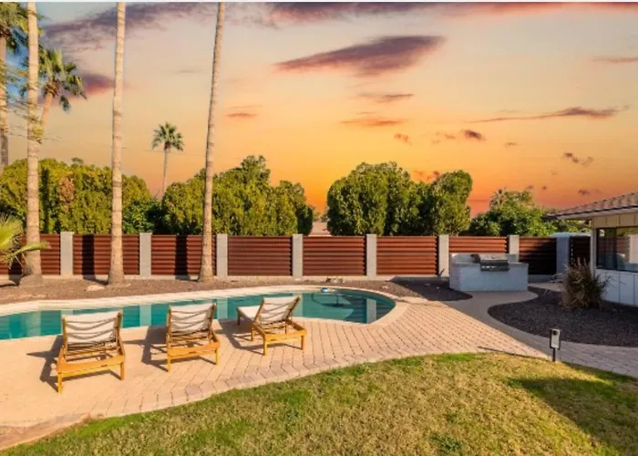 Sunshine On Sells, Pool & Bbq Grill