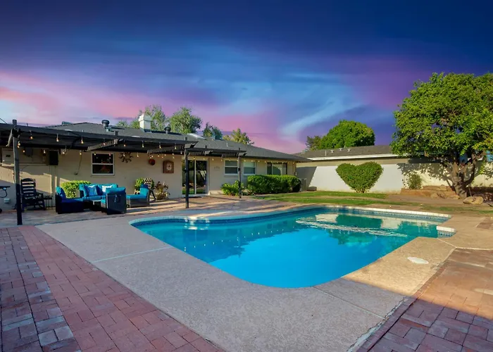 Modern 3Bd W Pool And Patio