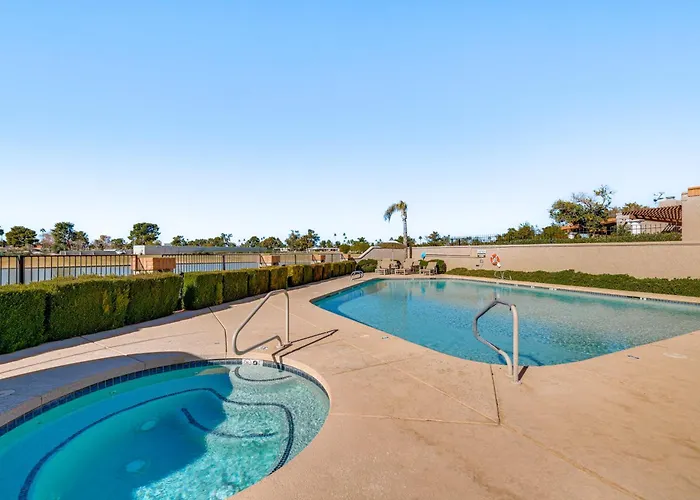 Modern Scottsdale Townhome With Heated Pool Access