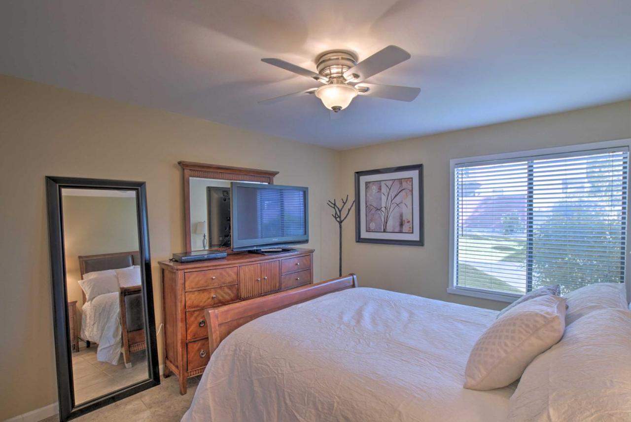 Apartment On Golf Course With Pool Access!