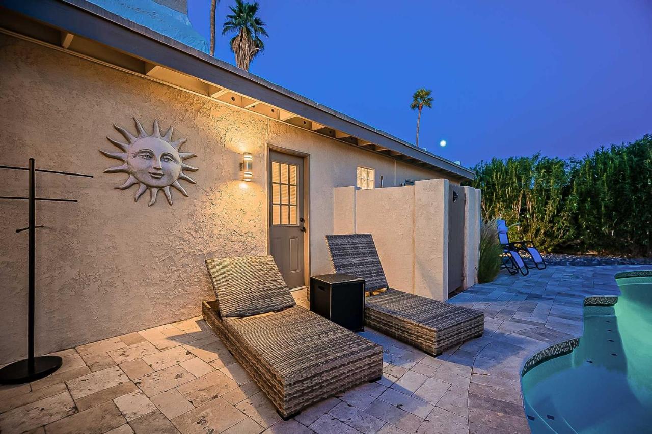 Adobe With Backyard Oasis! Holiday home
