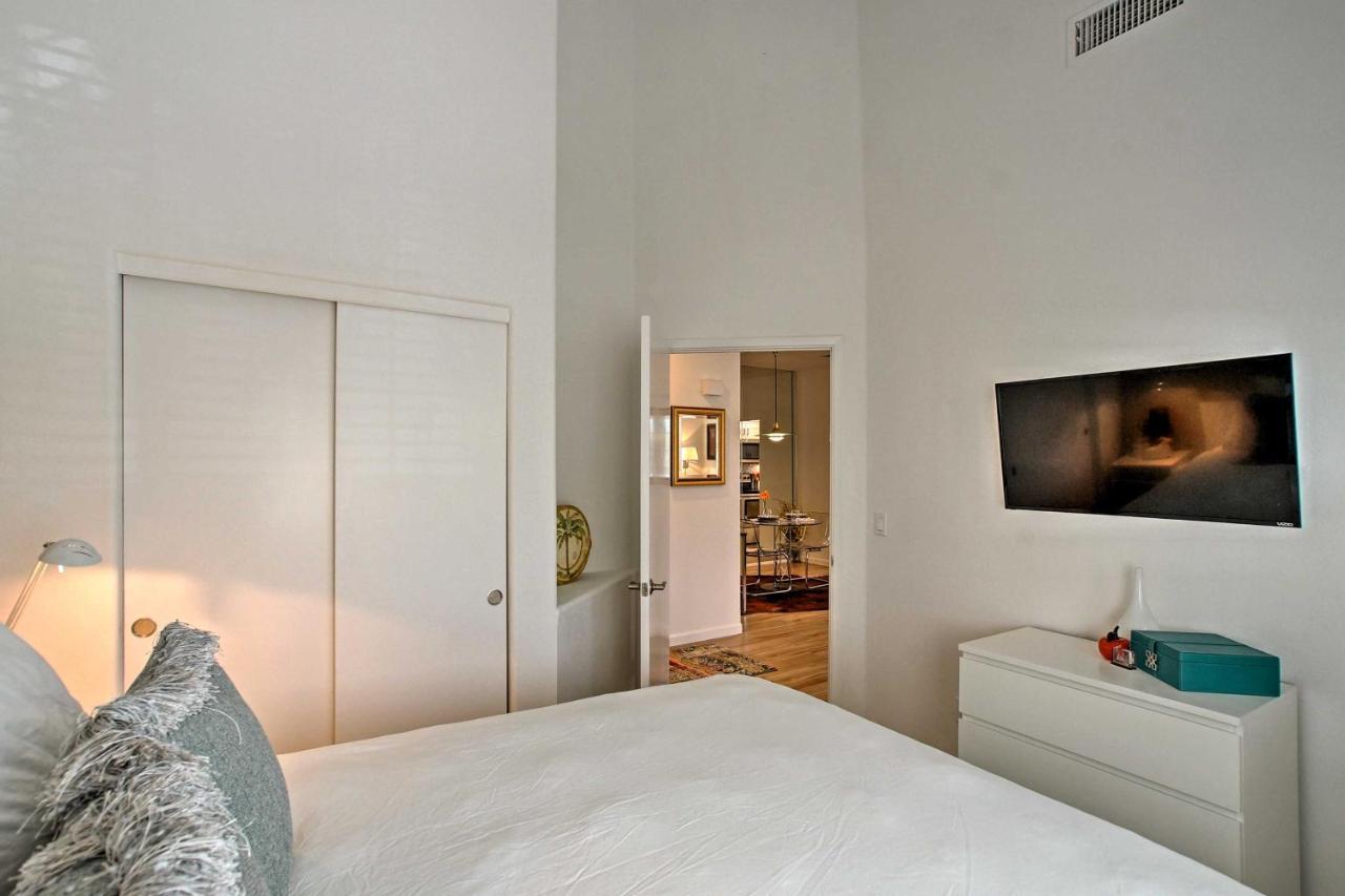 With Pool And Patio, 5 Mi To Old Town Apartment *