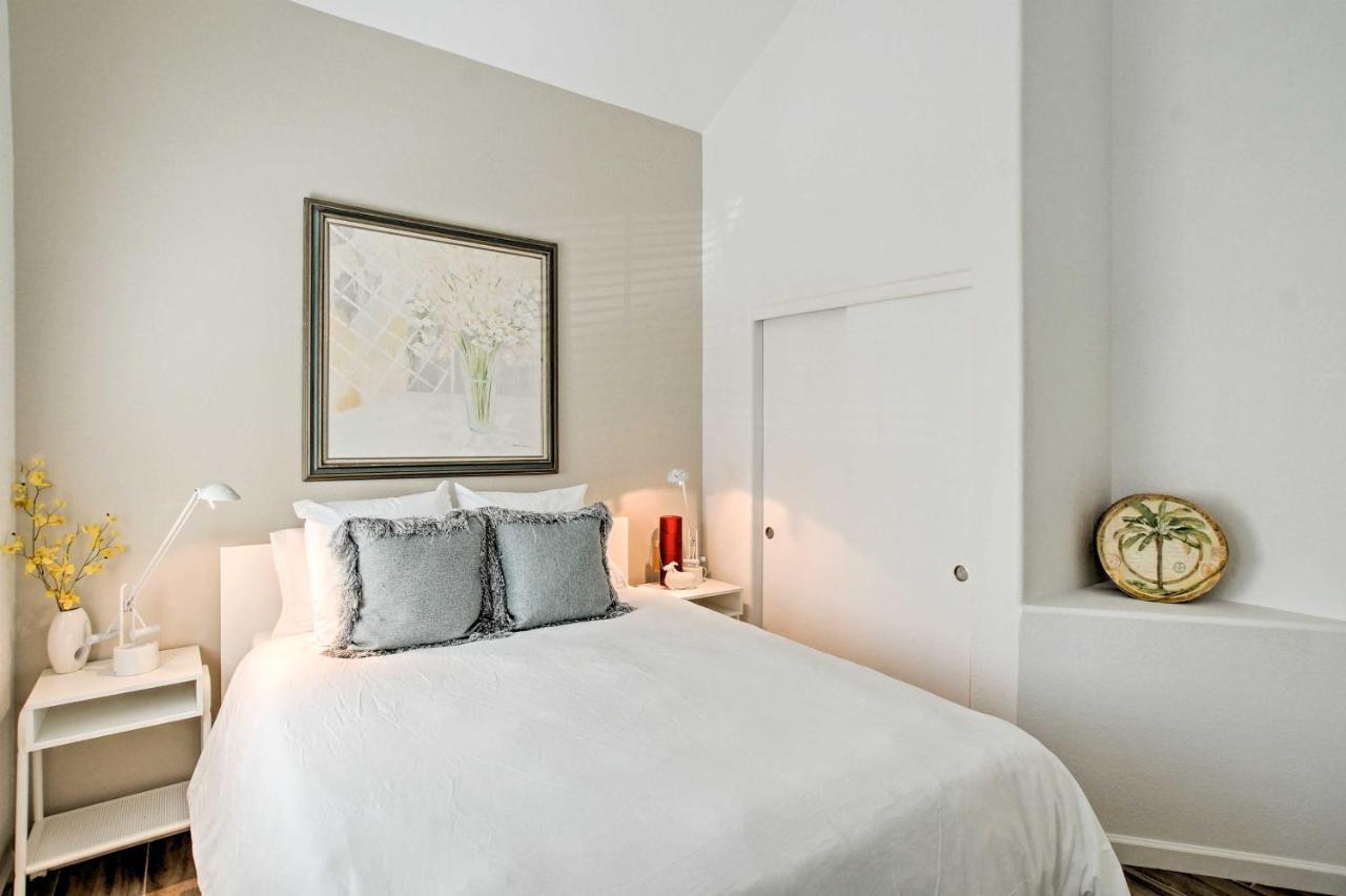 With Pool And Patio, 5 Mi To Old Town Apartment