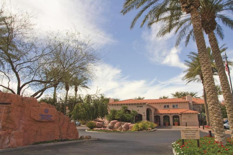 Sheraton Desert Oasis Villas, 3*