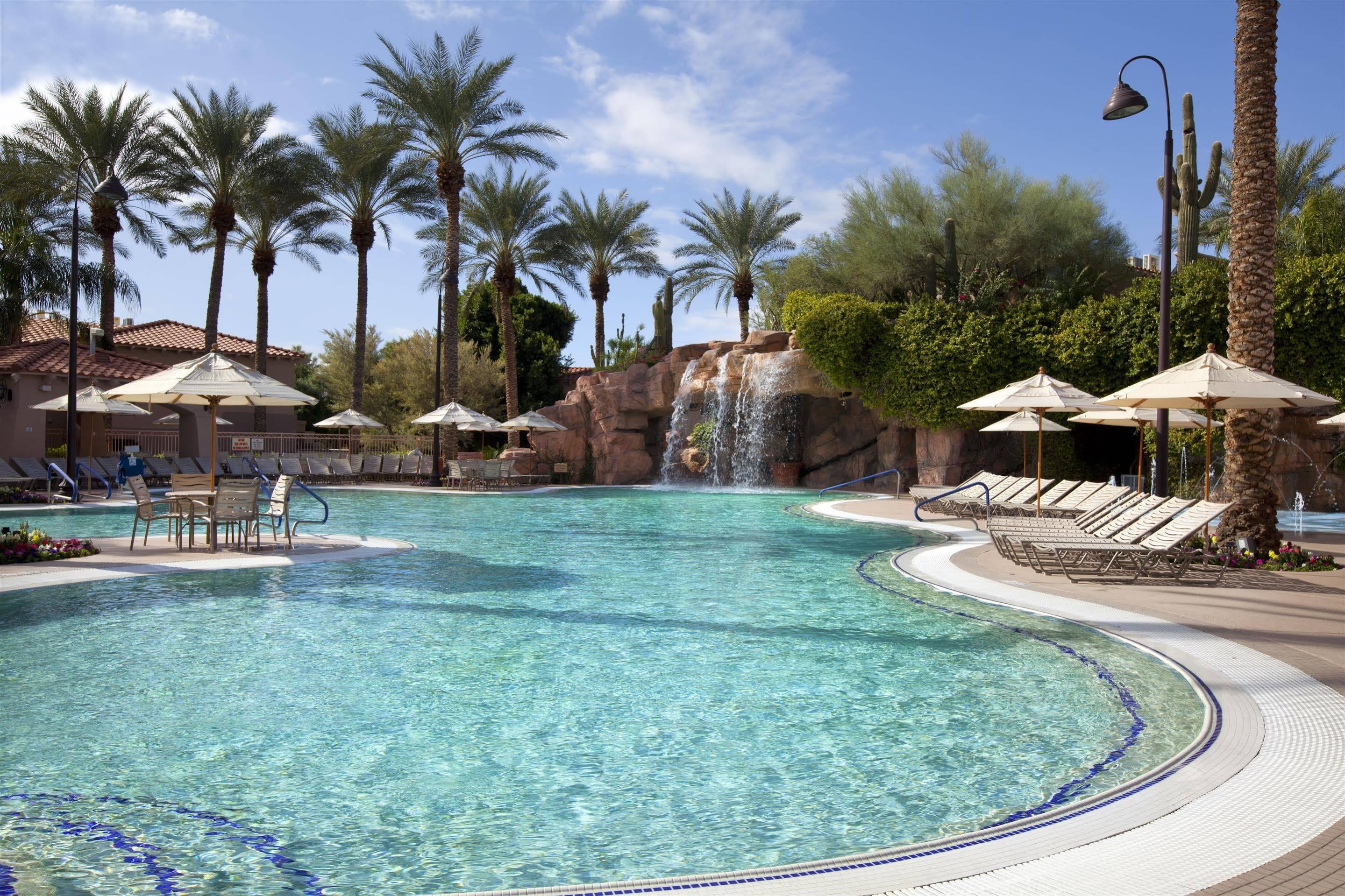 Sheraton Desert Oasis Villas, 3*