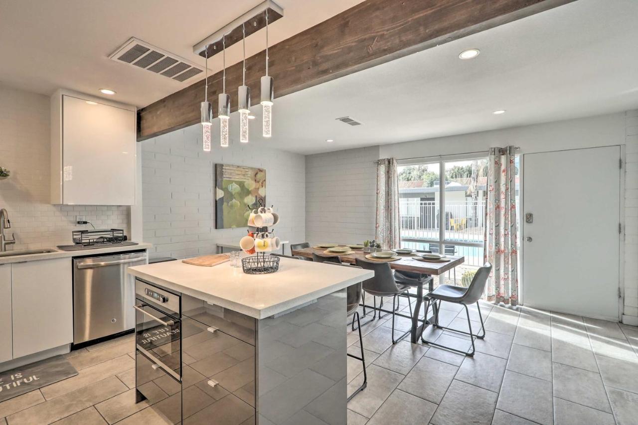 Chic With Balcony, Walk To Old Town! Scottsdale