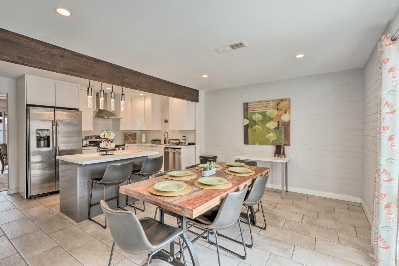 Chic With Balcony, Walk To Old Town! Scottsdale