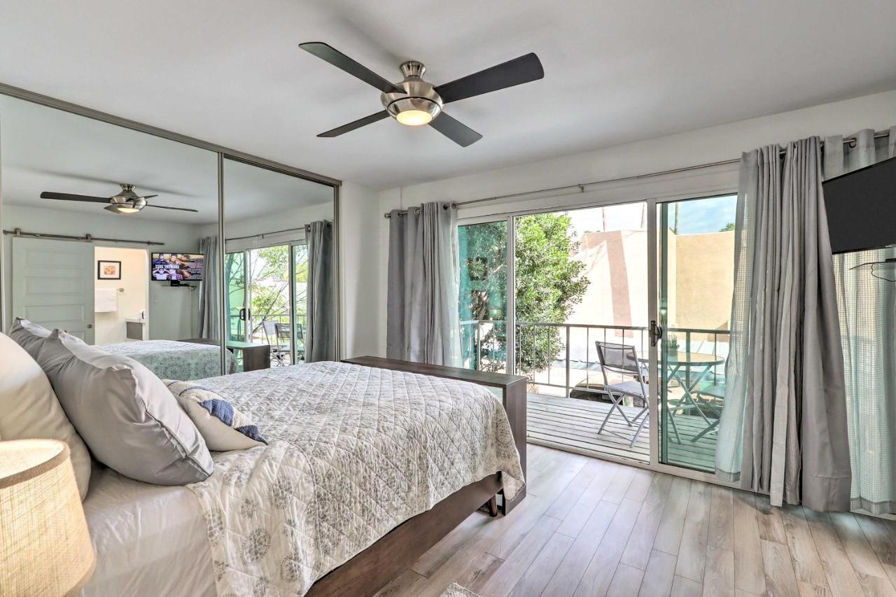 Chic With Balcony, Walk To Old Town! Holiday home Scottsdale