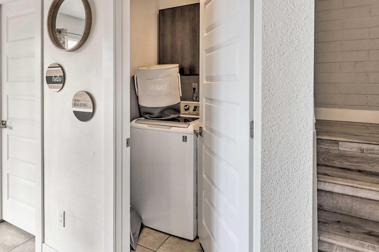 Holiday home Chic With Balcony, Walk To Old Town! Scottsdale