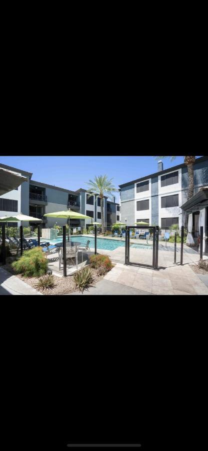 Luxury Mountain View 2br With Balcony Located In * Scottsdale