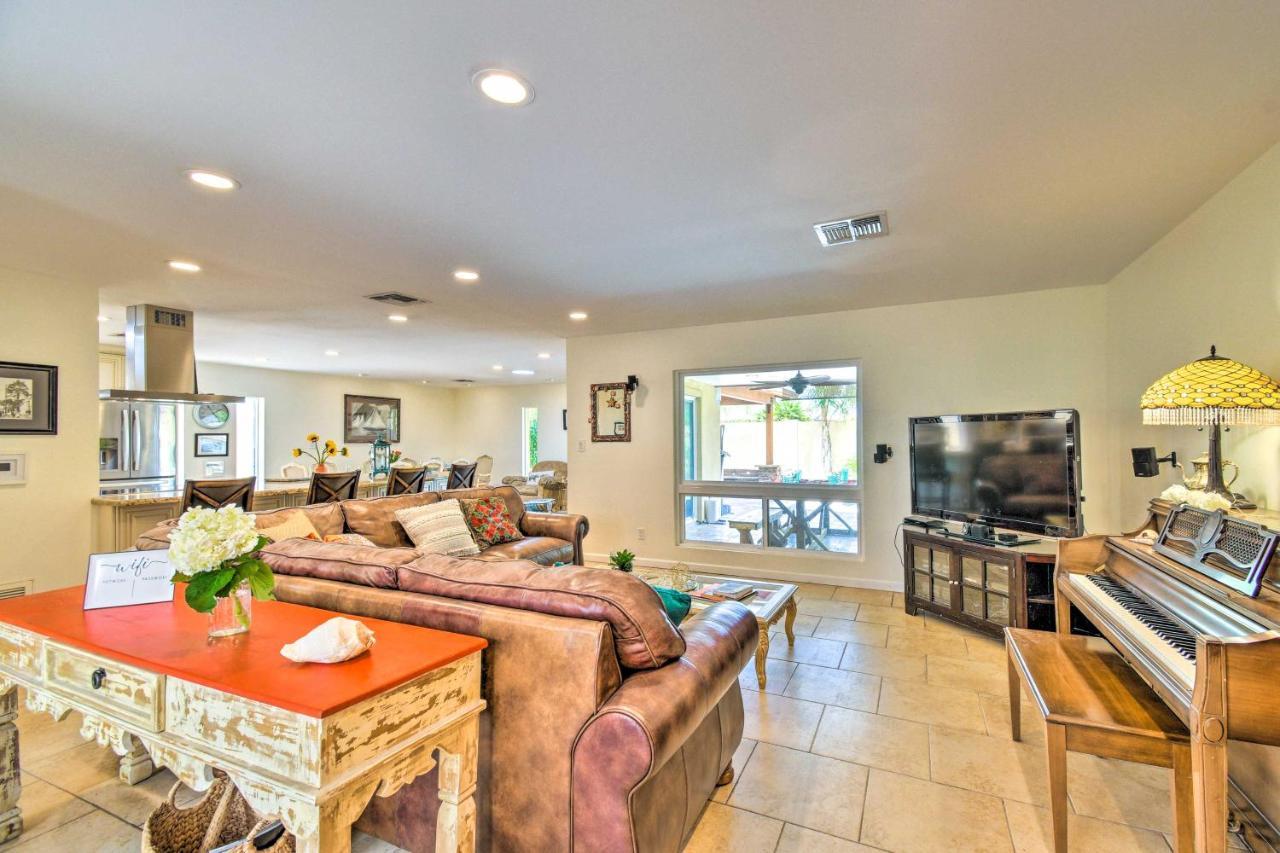 Oasis With Private Pool And Hot Tub! Holiday home