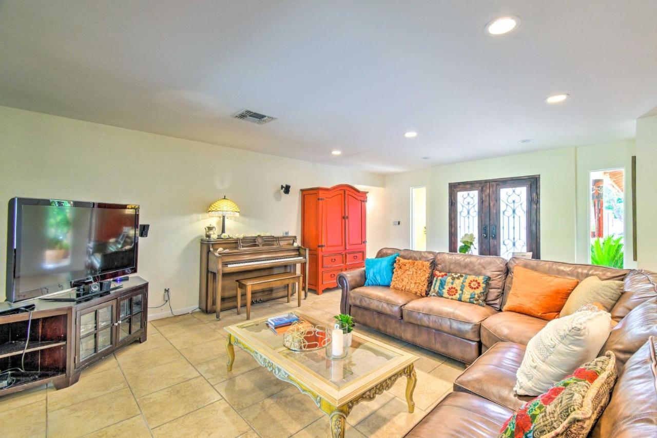Oasis With Private Pool And Hot Tub! Holiday home