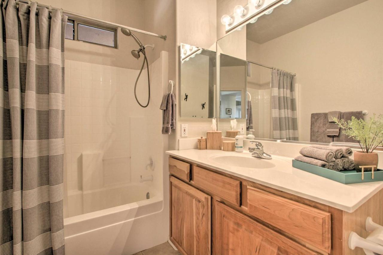 Apartment With Balcony And Amenities! Scottsdale
