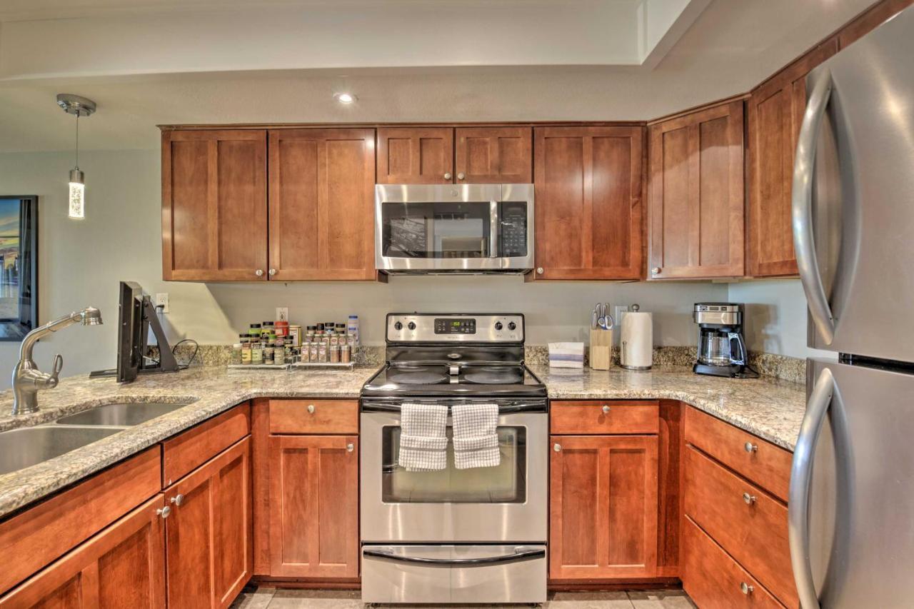 With Golf Course And Mountain Views! *