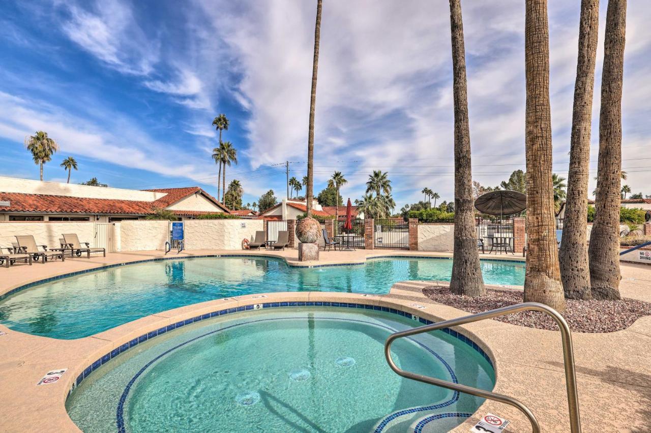 Townhouse With Pool Access! *