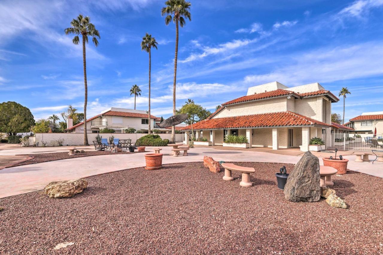 Holiday home Townhouse With Pool Access!
