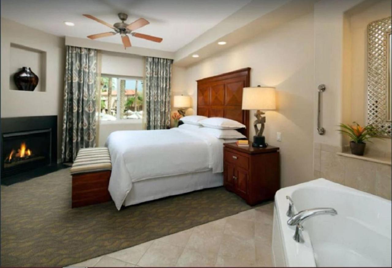 Sheraton Desert Oasis Villas,