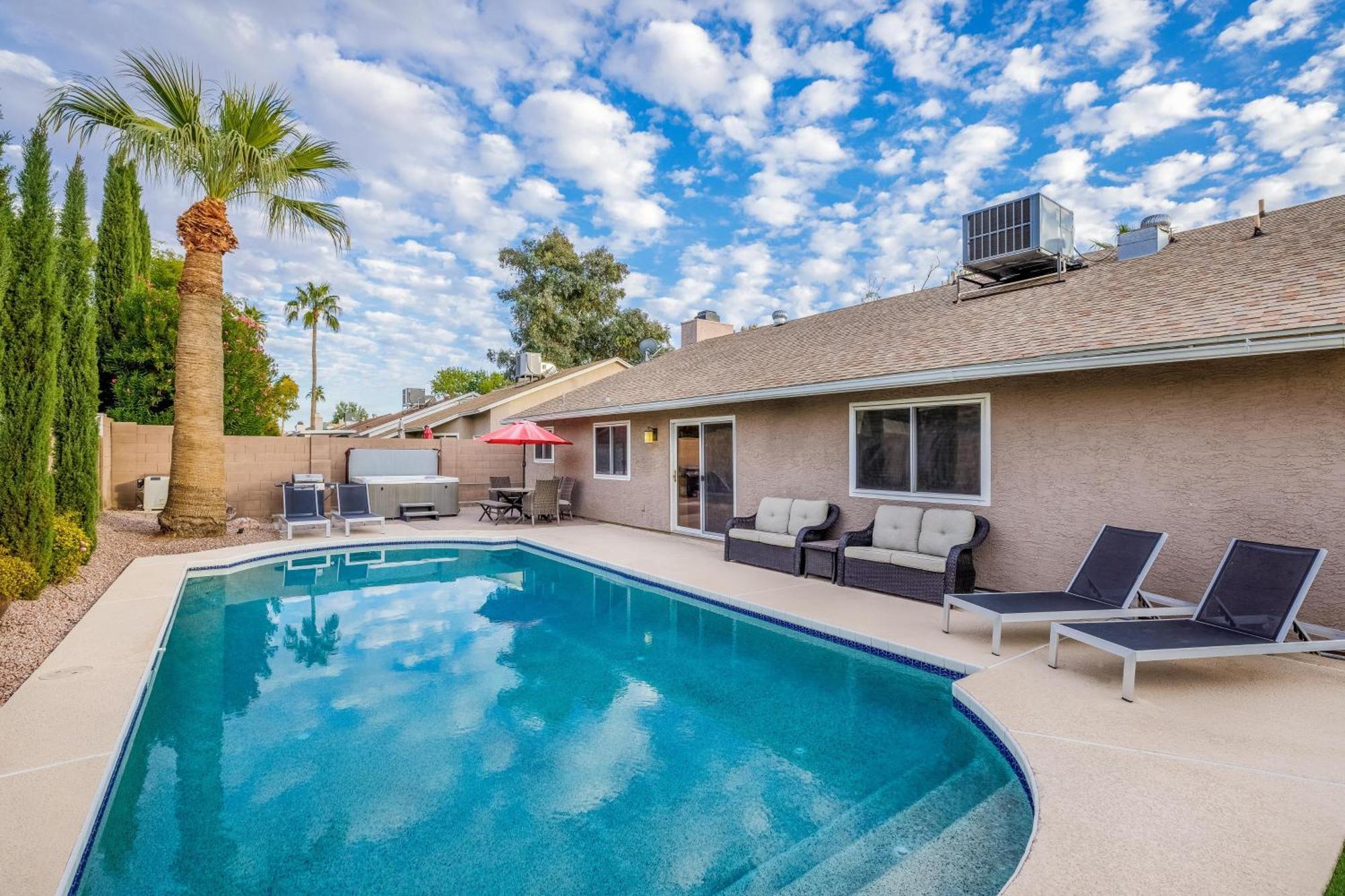 Prime Location, Heated Pool, Hot Tub, Game Room, Holiday home Scottsdale