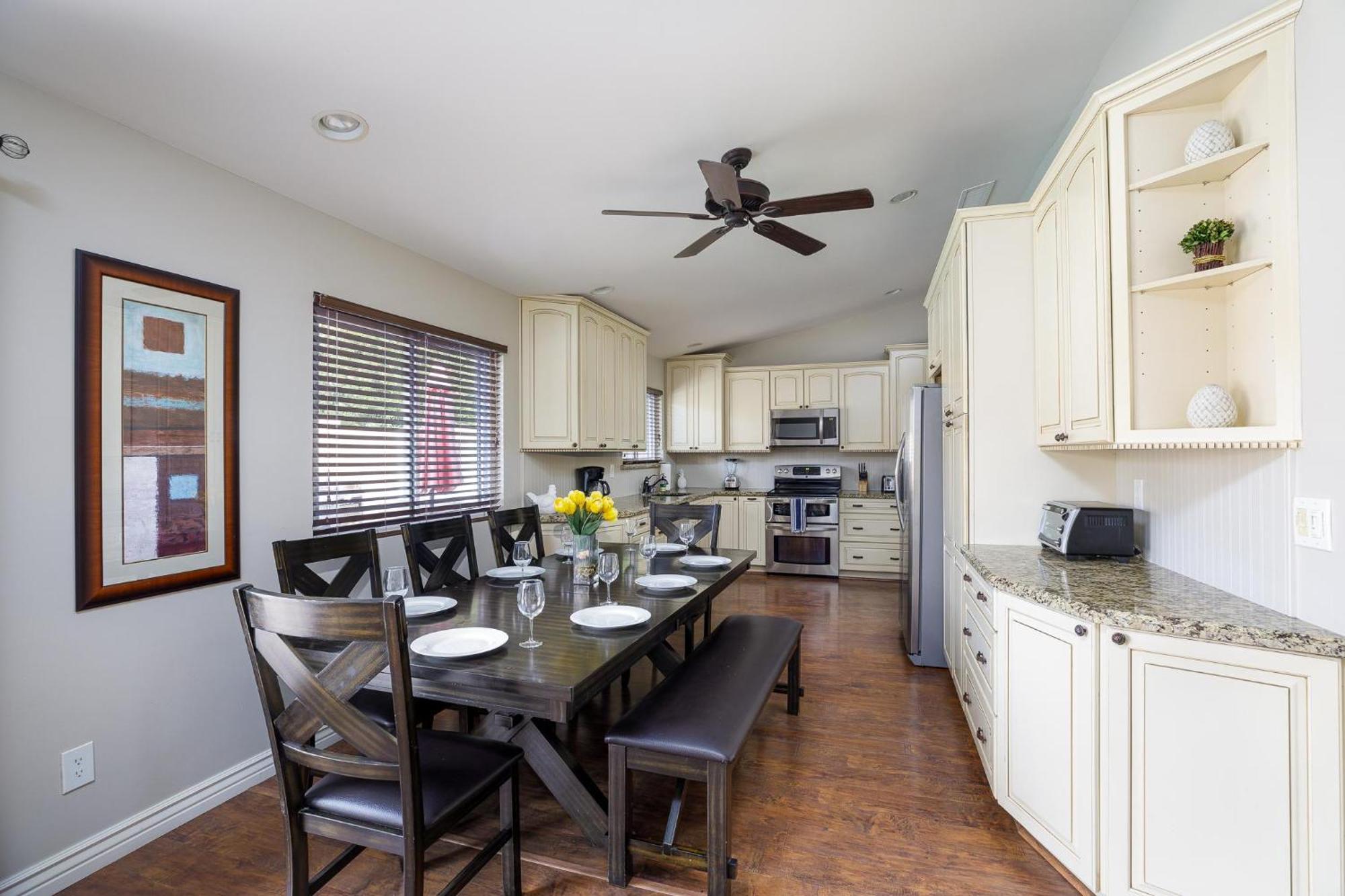 Holiday home Prime Location, Heated Pool, Hot Tub, Game Room,