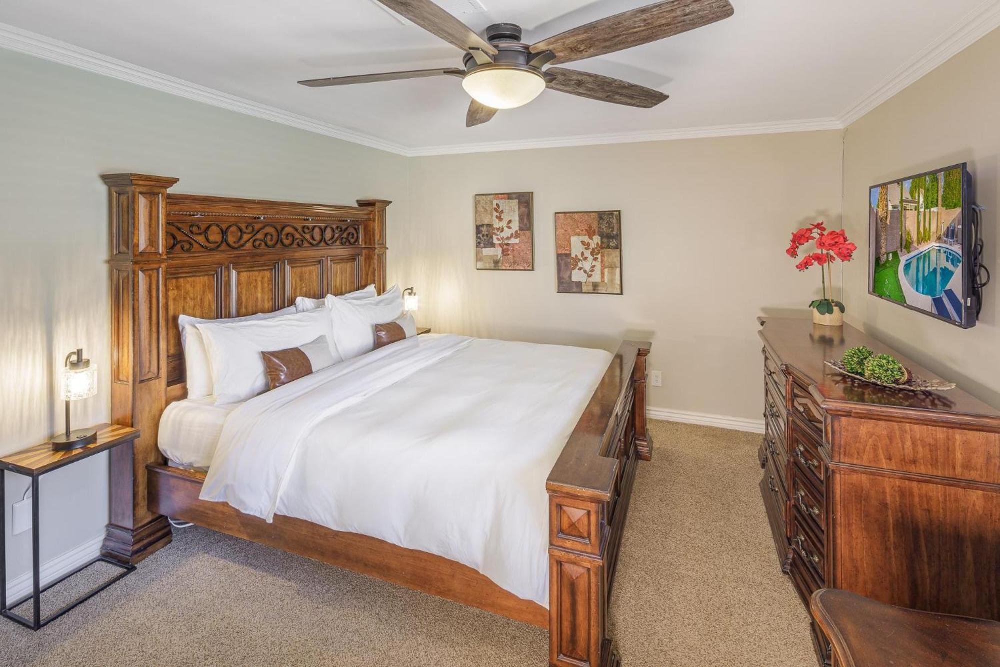 Holiday home Prime Location, Heated Pool, Hot Tub, Game Room, *