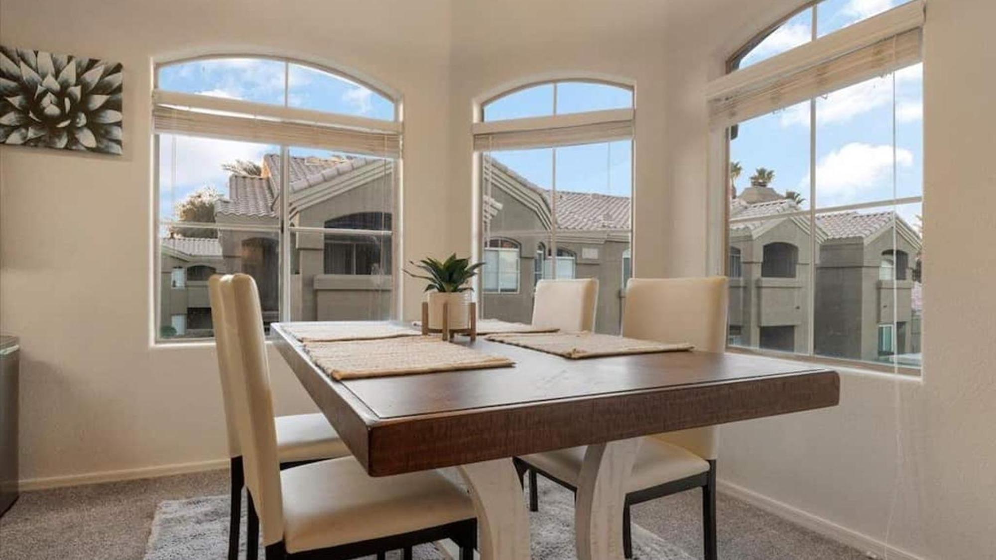 Casa de férias Beautiful 3 Bdrm Wgarage *