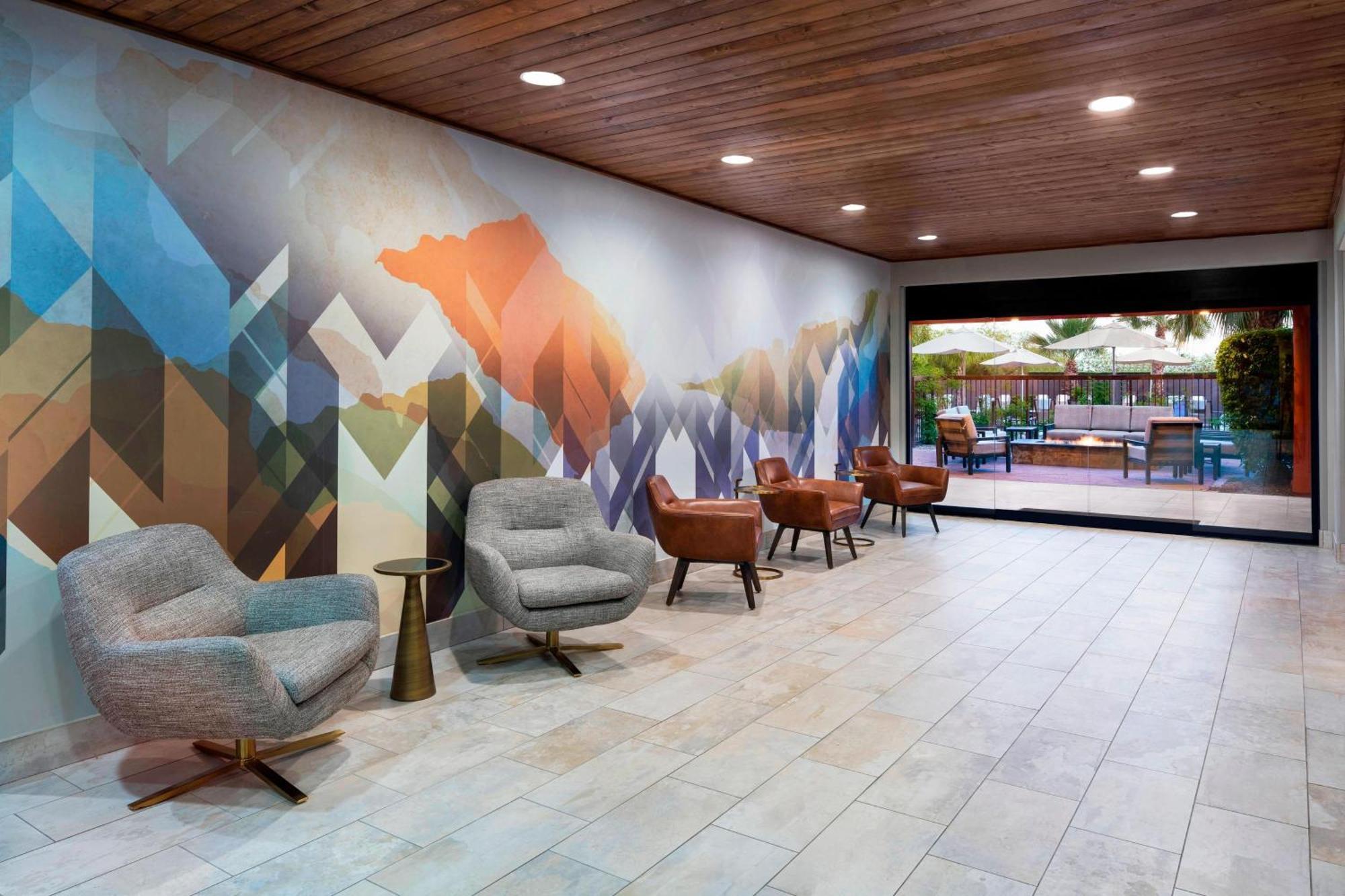 Courtyard North 3*