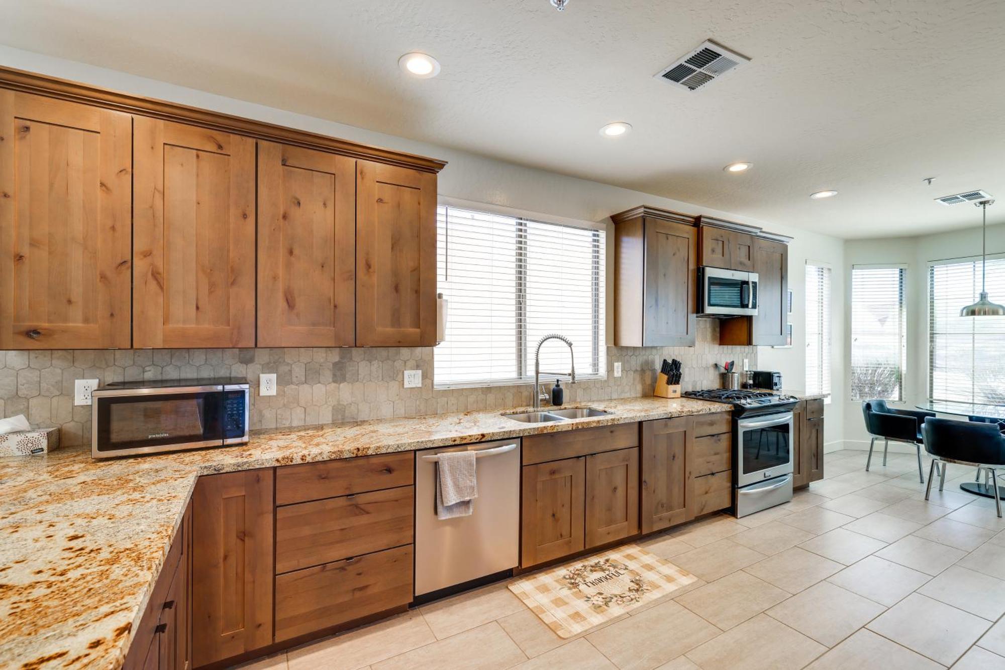 Contemporary House About 6 Mi To Pinnacle Peak Park! Holiday home