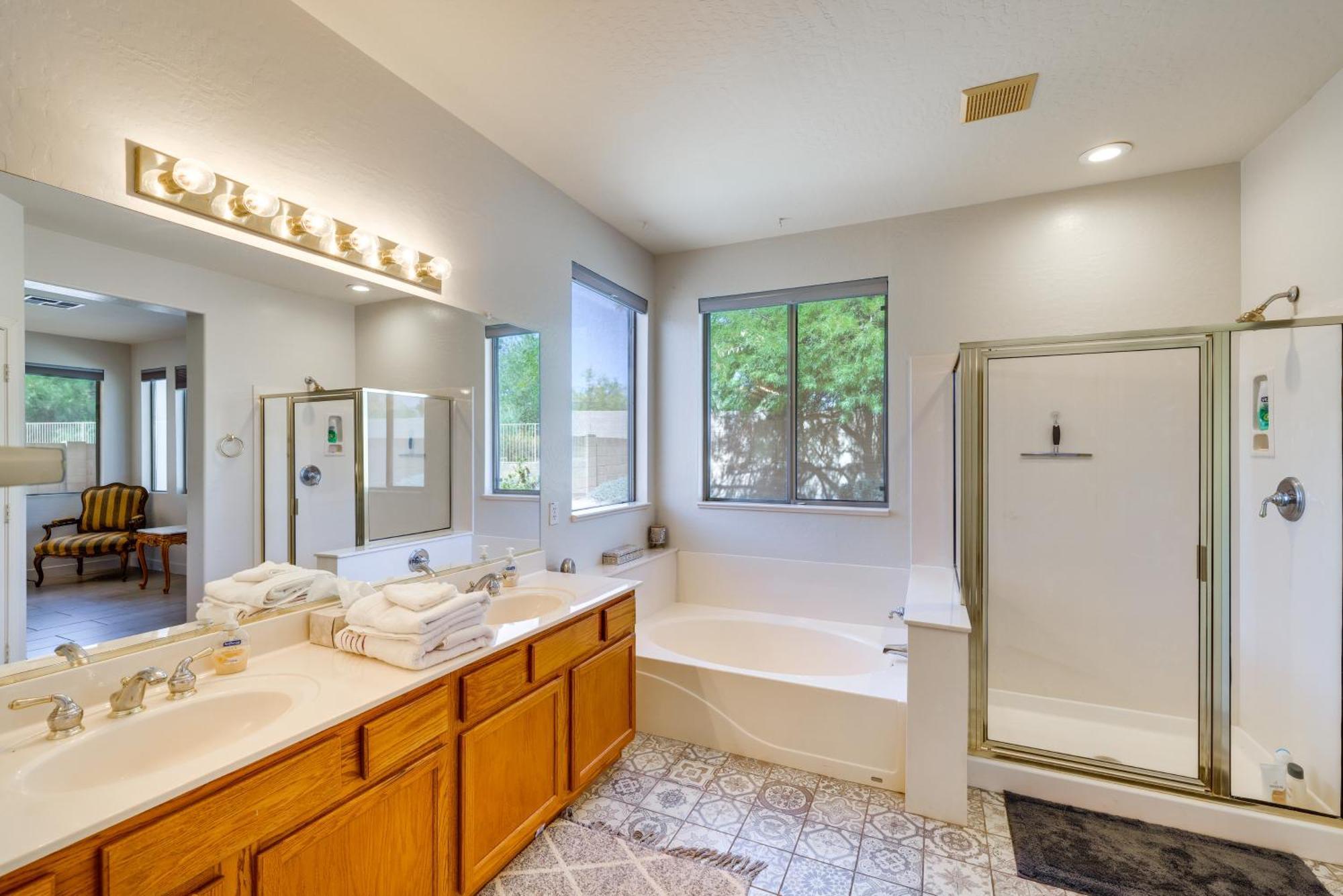 Contemporary House About 6 Mi To Pinnacle Peak Park! *