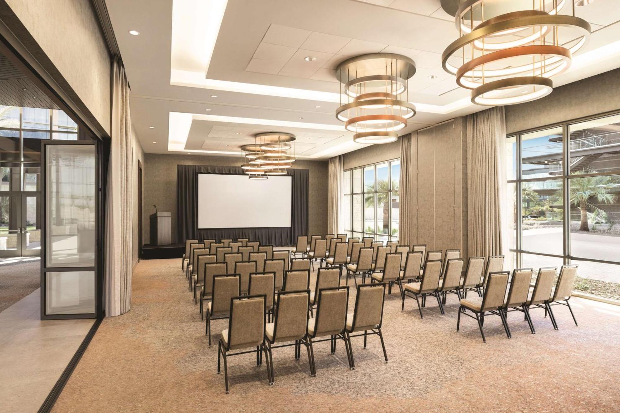 Hotel Hilton North At Cavasson 4*