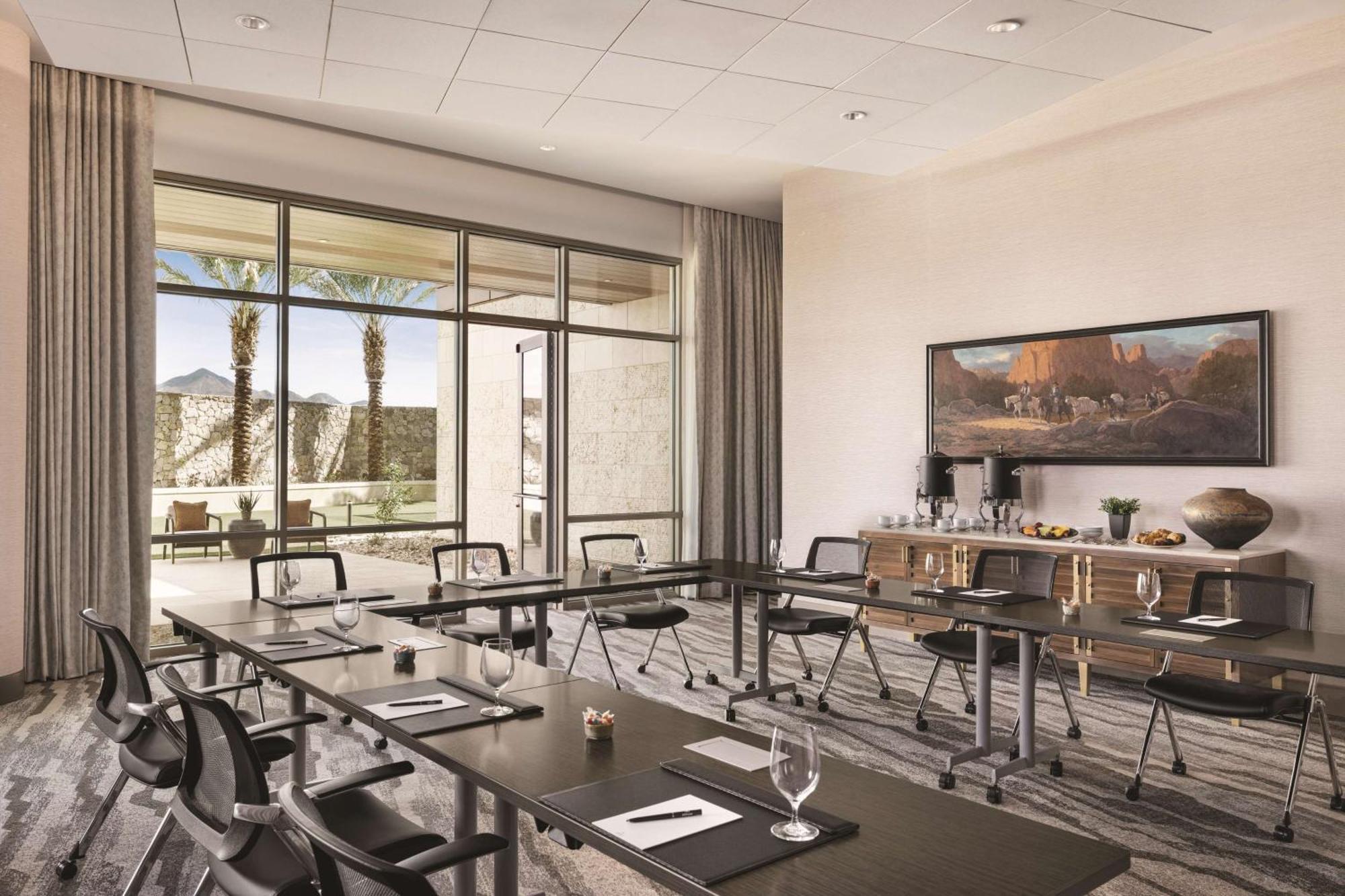 Hotel Hilton North At Cavasson 4*