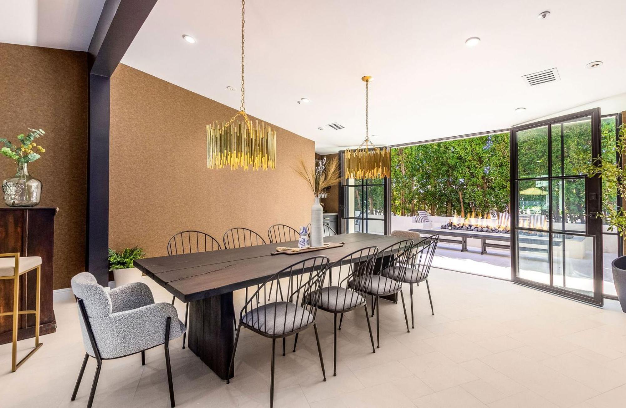 Old Town Luxury - Heated Pool, Spa, Rooftop Deck, Sauna, Speakeasy Scottsdale