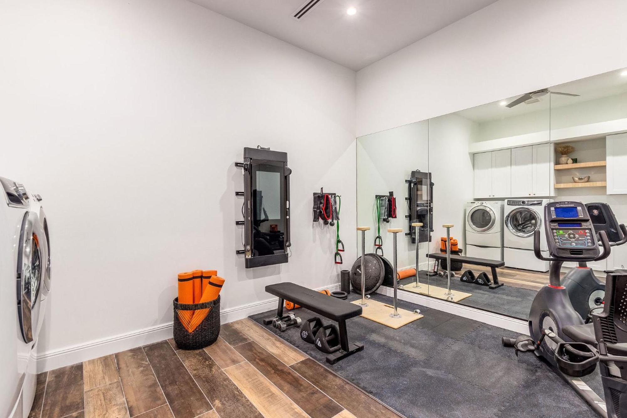 Old Town Luxury - Heated Pool, Spa, Rooftop Deck, Sauna, Speakeasy * Scottsdale